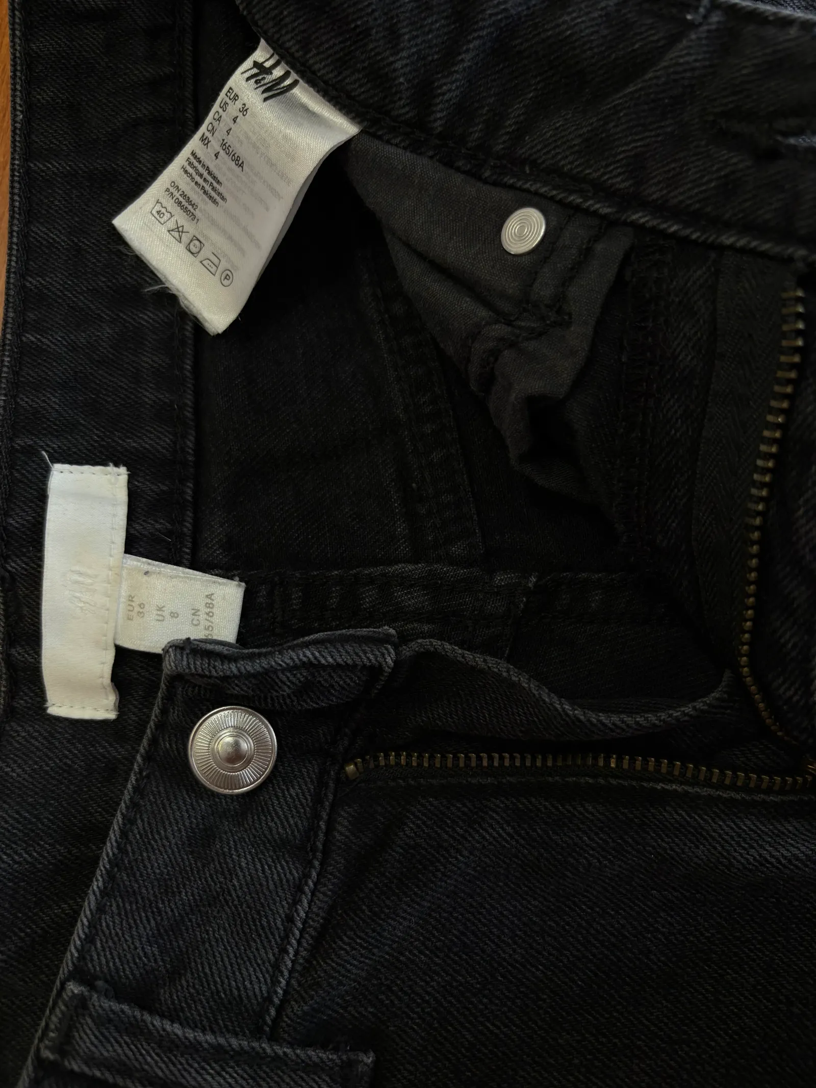 H&M crni teksas šorc